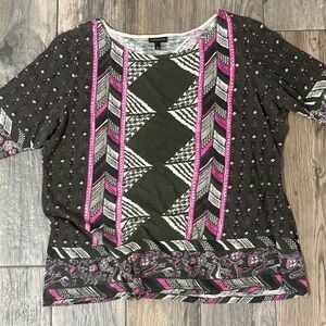 Hannah Brown & Pink Geometric Short Sleeve Tee